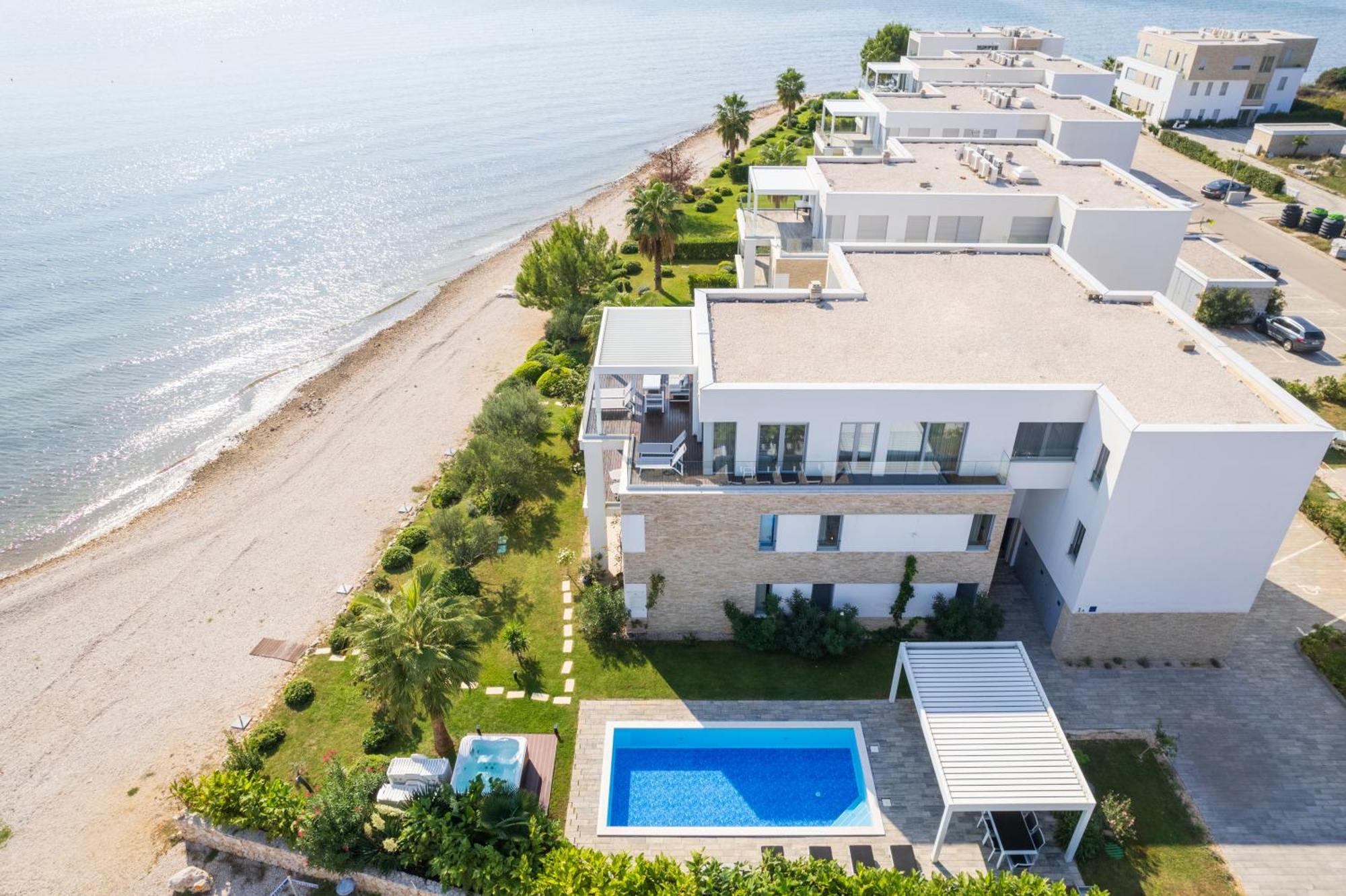 Suncana Villa ซูโกชัน ภายนอก รูปภาพ